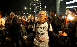 İsrailliler Netanyahu hükümetinin istifası ve erken seçim talebiyle protesto düzenledi