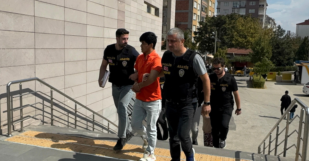 14 yaşındaki kıza para karşılığı cinsel istismar canlı yayında ortaya çıktı: Stüdyoda gözaltına alındılar