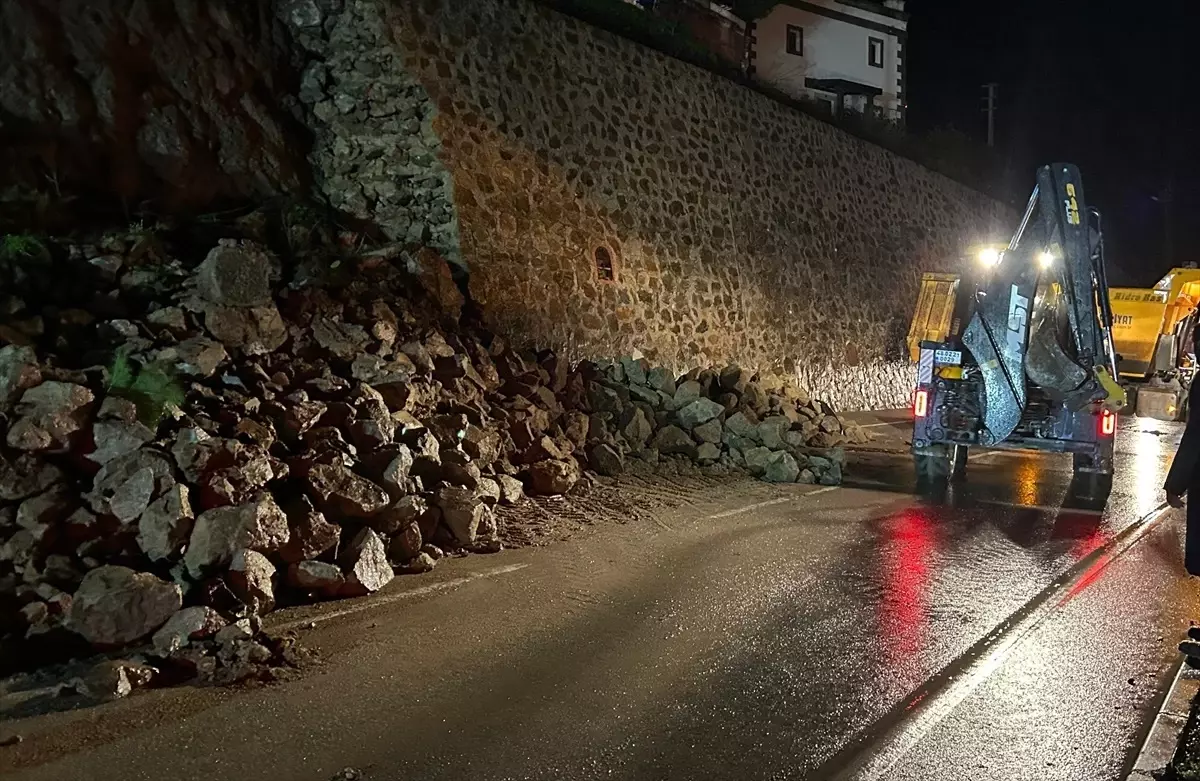 Bodrum’da Sağanak İstinat Duvarını Çöktürdü
