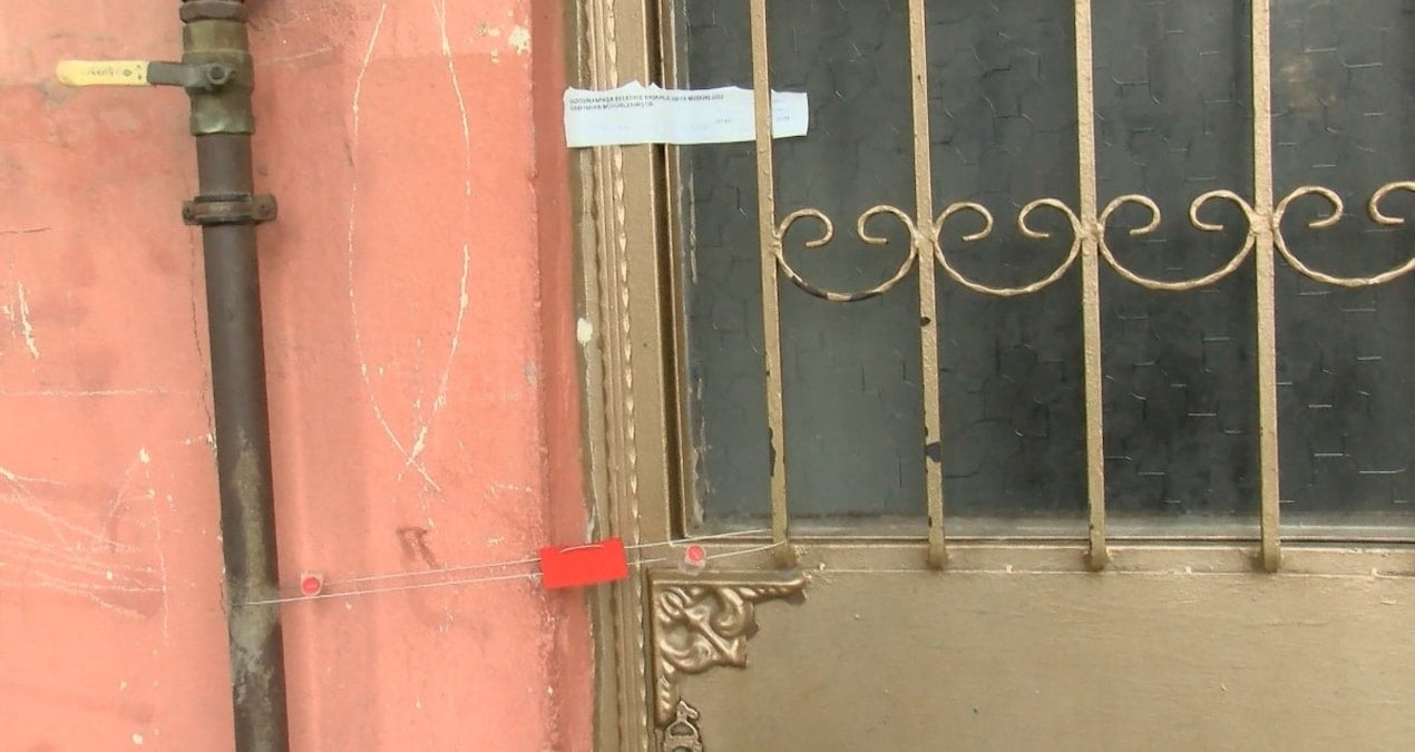 İstanbul’da yıkılma tehlikesiyle mühürlenen eve hırsız girdi